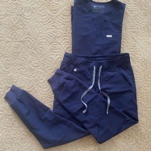 Figs navy Catarina scrub top